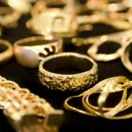 Pakistan witnesses Rs1,300 drop in gold tola price