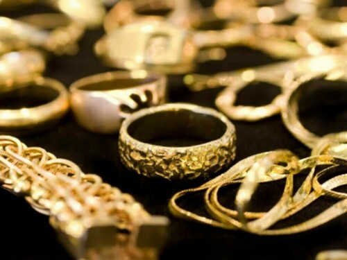 Pakistan witnesses Rs1,300 drop in gold tola price