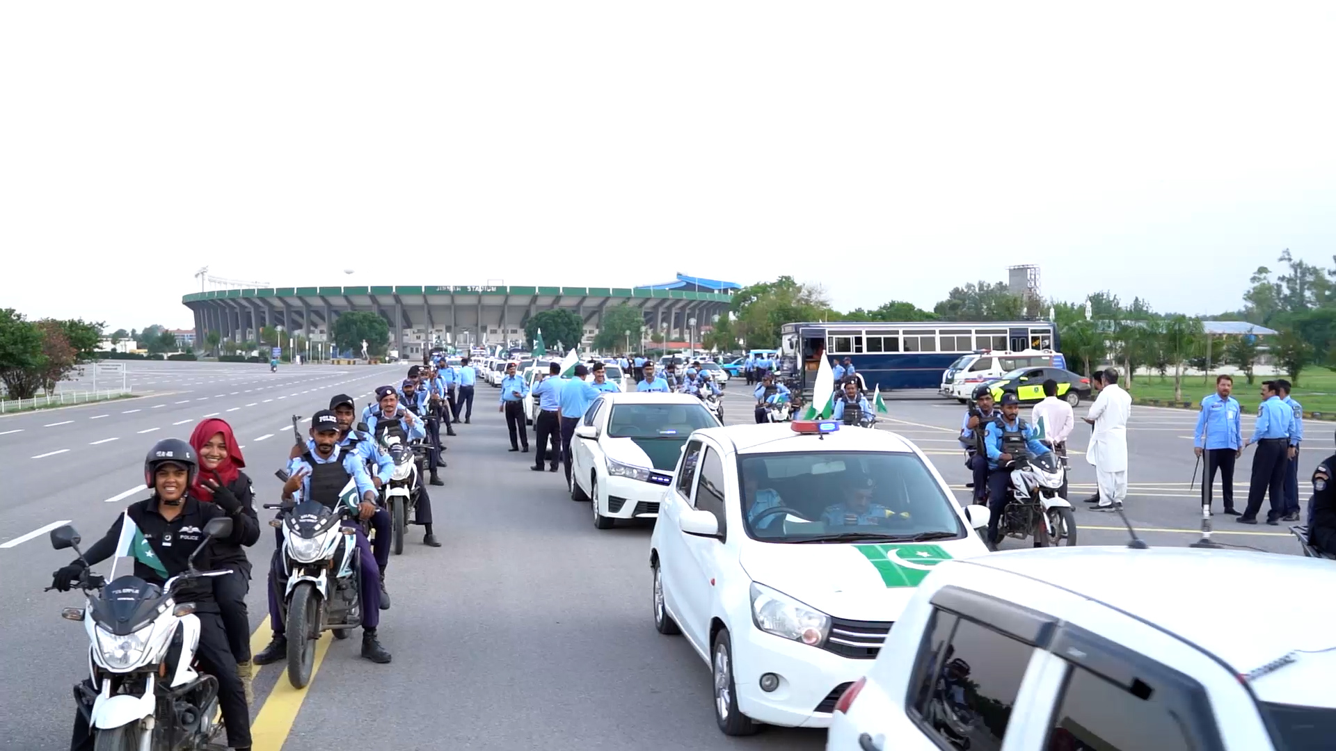 Islamabad Police Holds Flag March to Express Solidarity with Pakistan Armed Forces on Youm-e-Tashakur