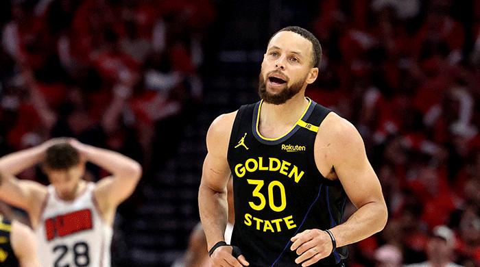 Stephen Curry Amazes with 14 Threes in Just 30 Seconds