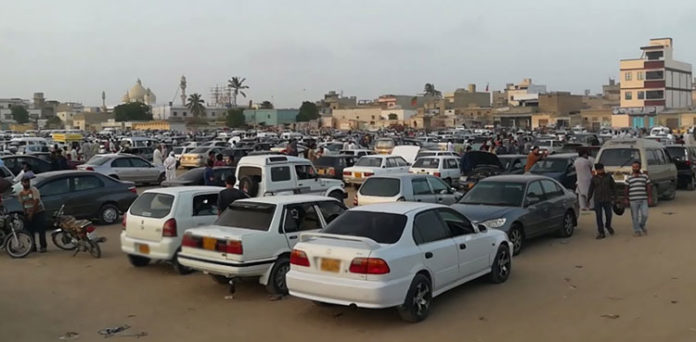 Imposter Posing as Buyer Deceives Man, Steals Car in Karachi