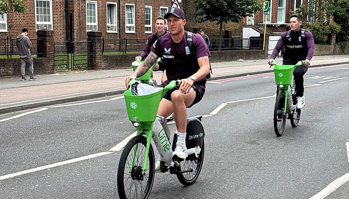 England players cycle to The Oval for third ODI against West Indies (WATCH)
