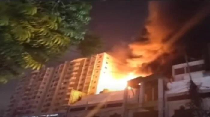 Firefighters control blaze at Karachi shopping center