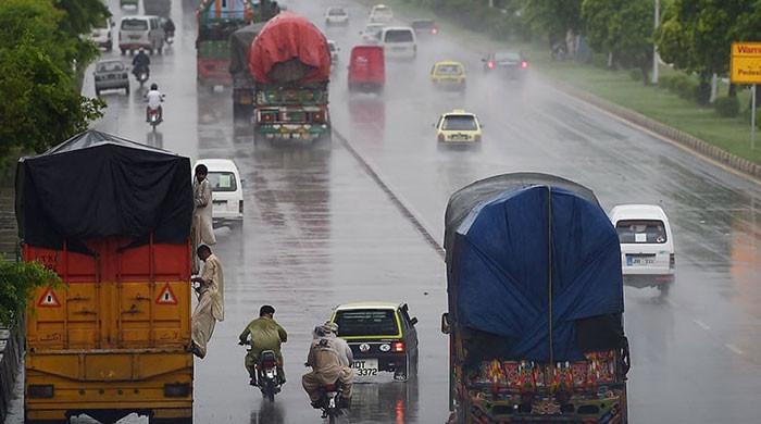 Heavy rainfall drenches twin cities, exceeding 65mm