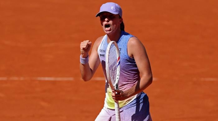 Iga Swiatek defeats Elena Rybakina, advances to French Open Quarterfinals