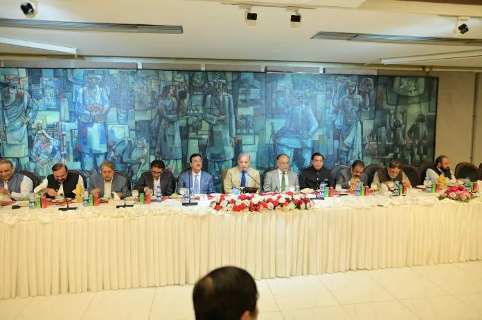 PM Urges Unity and Collective Efforts for Pakistan’s Economic Development