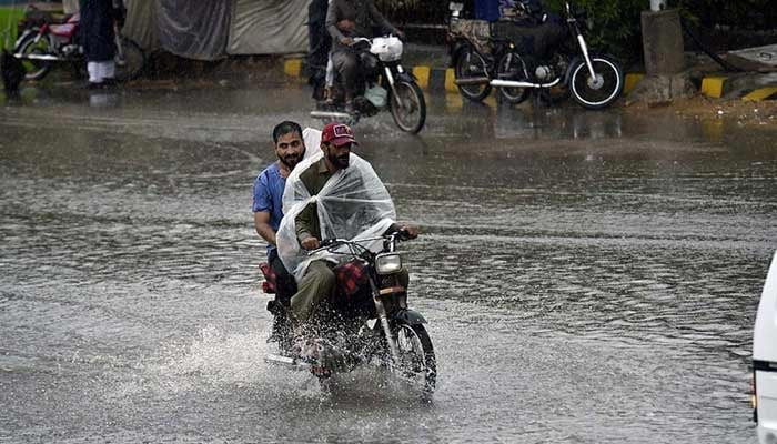 PMD Forecasts Rain, Gusty Winds for Sections of Karachi Today