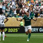 Palmeiras advances to Club World Cup quarters thanks to Paulinho’s late goal