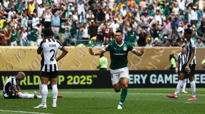 Palmeiras advances to Club World Cup quarters thanks to Paulinho’s late goal