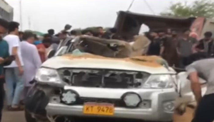 Speeding dumper truck crushes car in Karachi, resulting in fatalities of woman and child