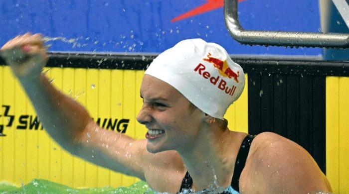 Summer McIntosh shatters world record as Canadian swimmer