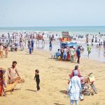 Beachgoers Defy Ban and Rush to Shorelines Despite High Tide Warnings
