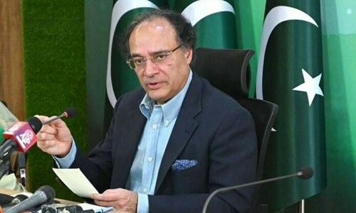 Aurangzeb urges fair global finance system changes
