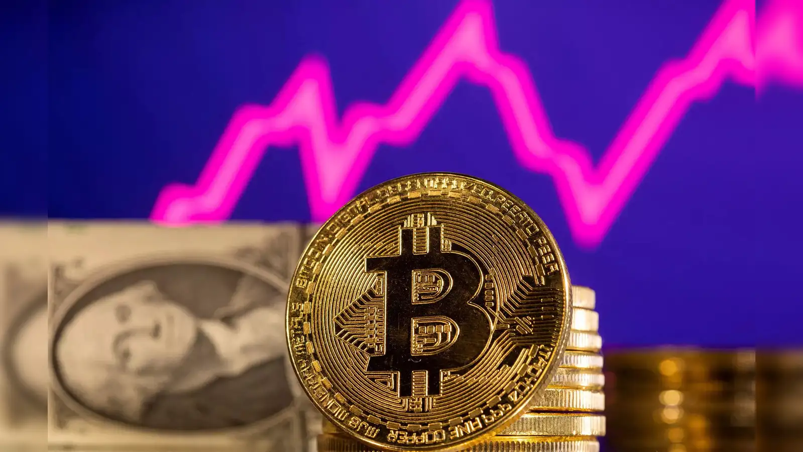 Bitcoin Drops 3.6% After Touching Record High, Signals Profit-Taking Phase
