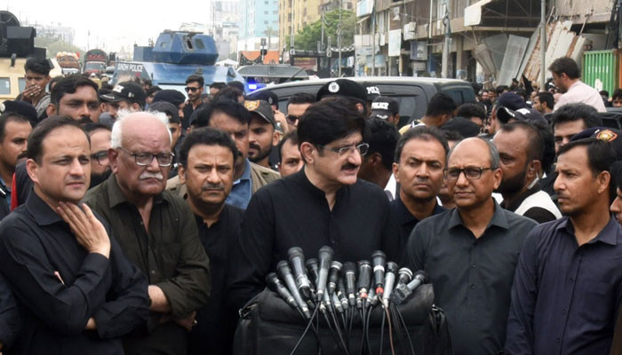 CM advises Lyari residents: Confirm building permits before purchasing apartments