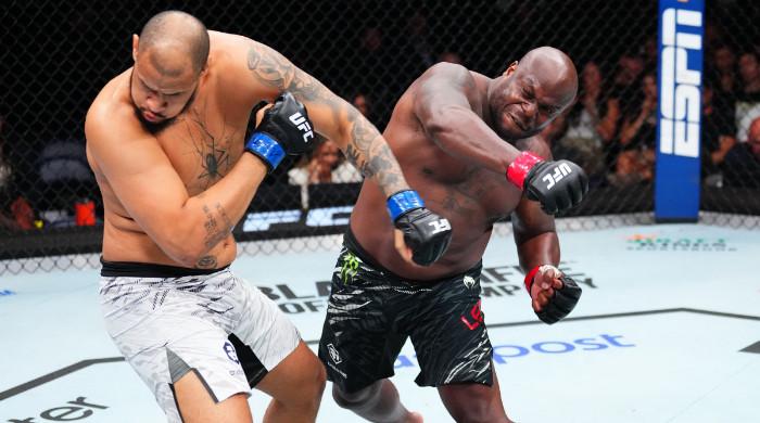 Chael Sonnen deems Derrick Lewis's UFC Nashville TKO stoppage 'early'