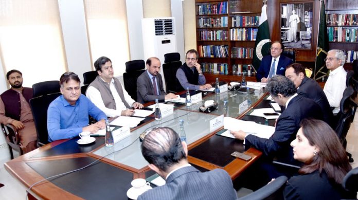 PM Fan Replacement Programme to Launch by Month-End: Aurangzeb Directs Swift Execution