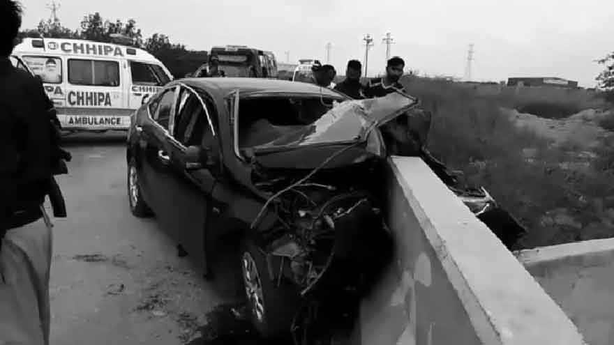 Tragic Crash on Karachi’s Hawksbay Road Claims Lives of Woman and Two Children