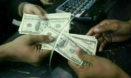 Pakistan to Curb Dollar Purchases, Ease Rupee’s Decline: Report