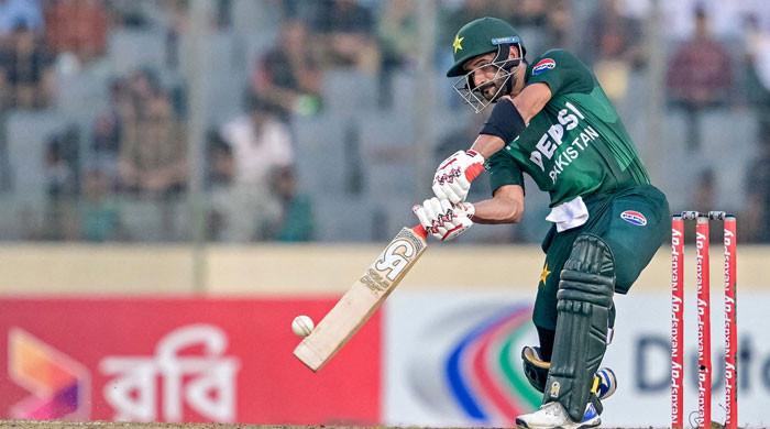 Pakistan’s Sahibzada Farhan propels team to competitive score versus Bangladesh in 3rd T20I
