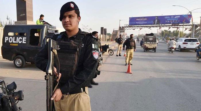 Sindh police: Personnel have 10 days to cease gutka consumption