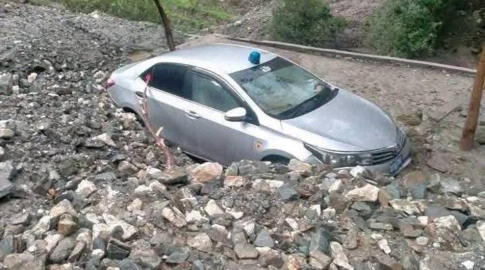Teams race to rescue flood victims in GB; three dead, many remain missing