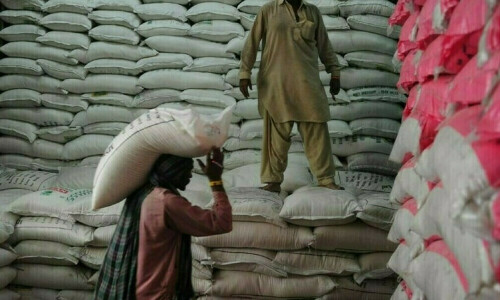 Traders: Pakistan issues tender for 100,000 metric tons of sugar