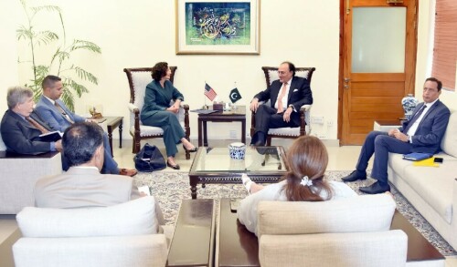 US Diplomat, Finance Minister Talk on Boosting Trade and Economic Ties