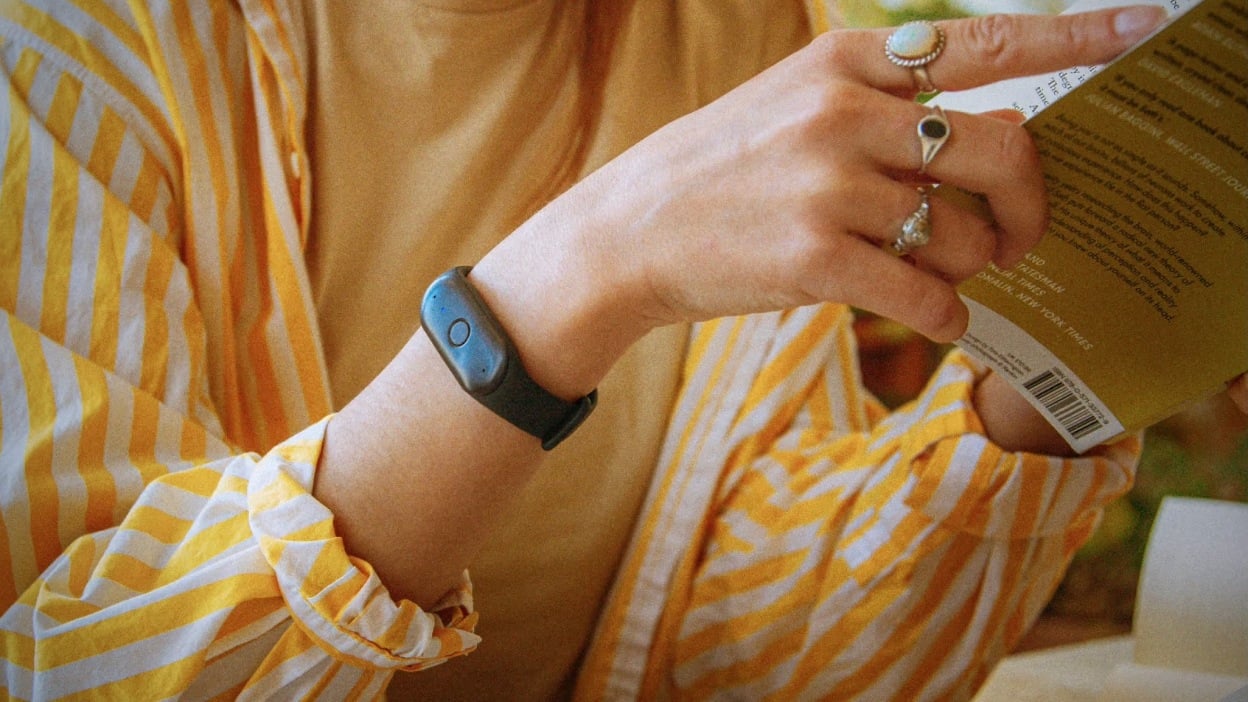 Amazon Acquires Bee: AI-Powered Wearable That Transcribes Conversations and Summaries