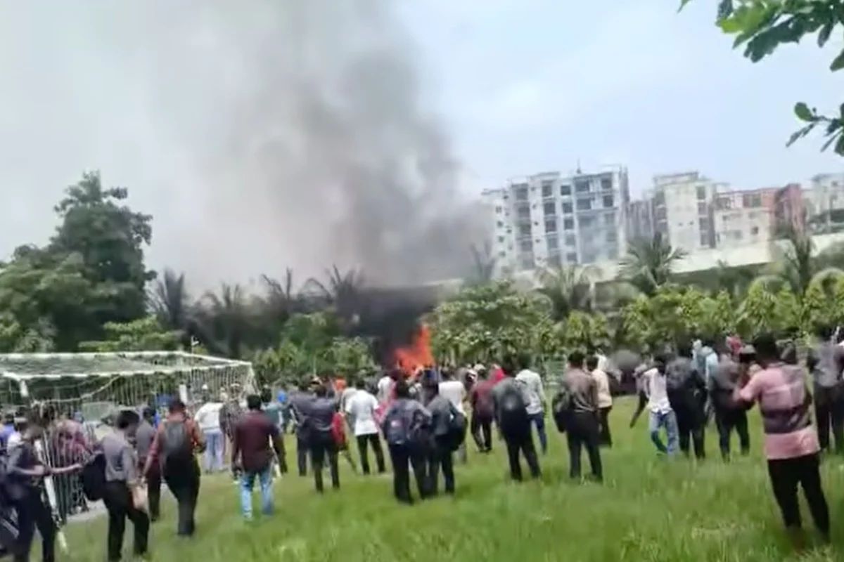 Bangladesh Air Force F‑7BGI Fighter Jet Crashes into Dhaka School