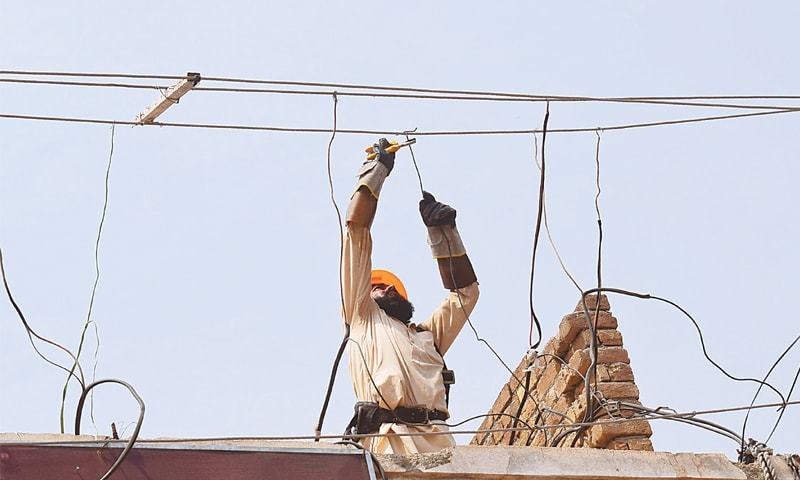 Power Consumers in Pakistan Set to Receive Rs 53 Billion in Bill Refunds