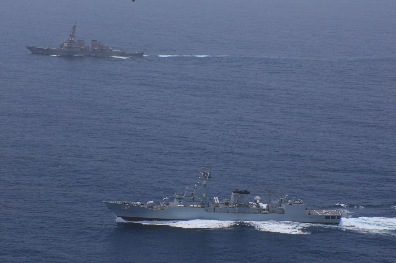 PNS Shamsheer and USS Fitzgerald Conduct PASSEX in North Indian Ocean to Boost Maritime Interoperability