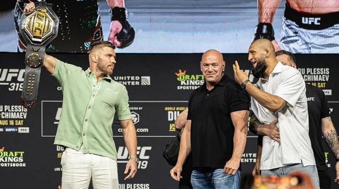 Adesanya Predicts Winner of Du Plessis vs. Chimaev Showdown