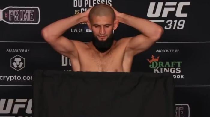Chimaev successfully cuts 37lbs to prepare for Du Plessis bout