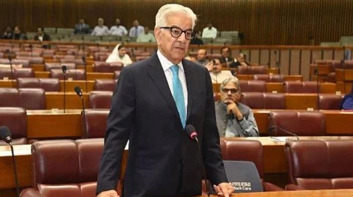 Khawaja Asif: Government guarantees secure, easy journeys for Iraq, Iran pilgrims