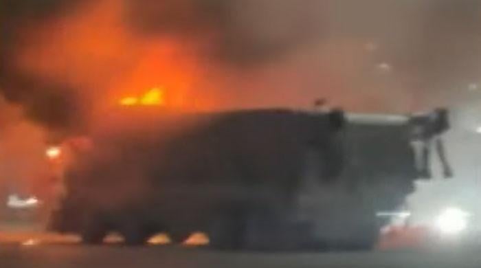 Mob torches seven dump trucks in Karachi after siblings die in accident