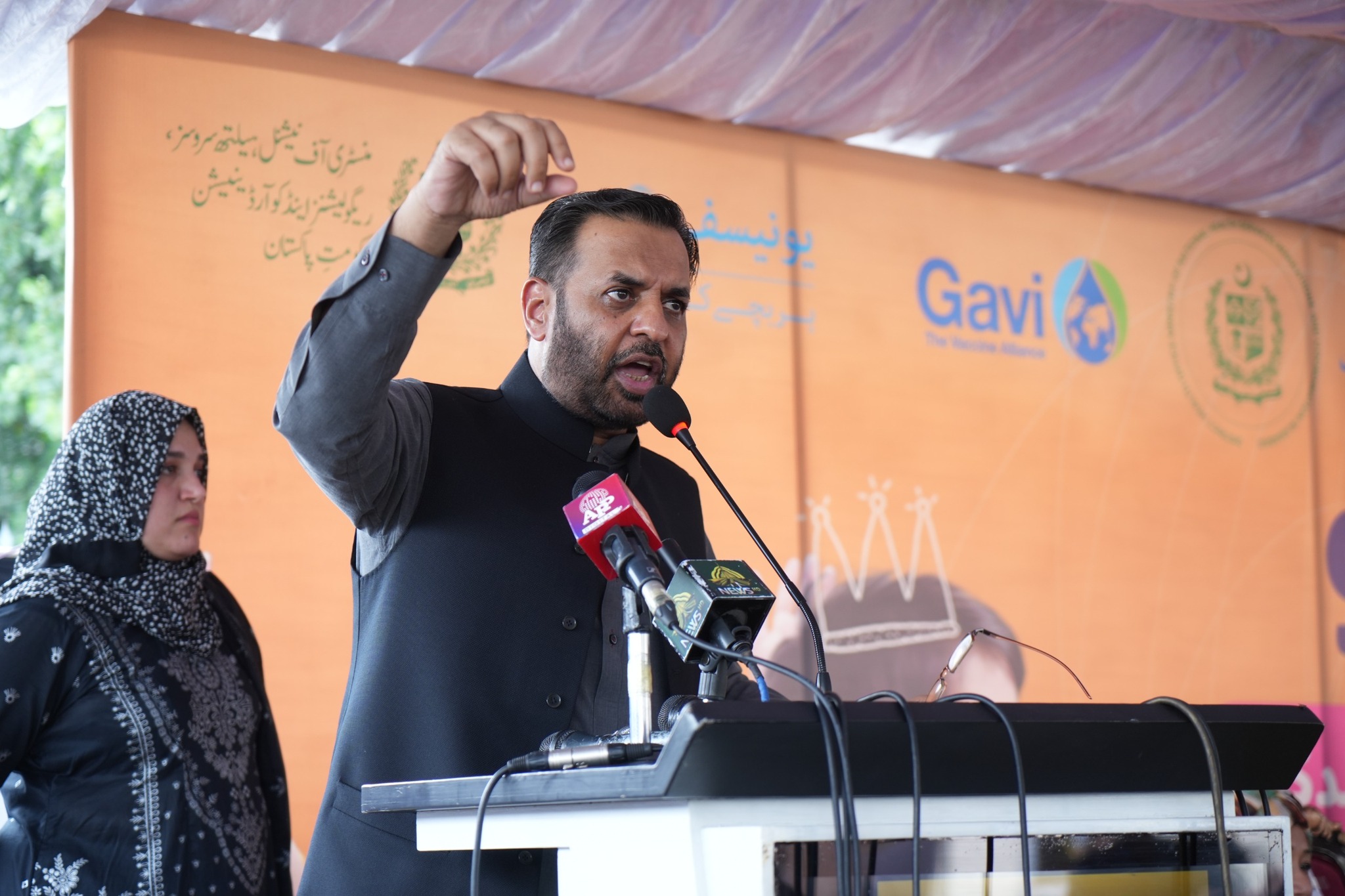Mustafa Kamal and Gavi CEO Unite to Boost Pakistan’s Immunization Strategy