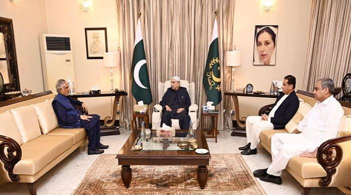 Dar’s diplomacy eases tension as PML-N and PPP forge truce after weeks of dispute