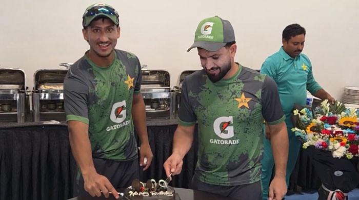 Watch Kamran, Rohail mark birthdays while training for South Africa Tests