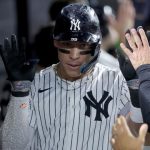 Yankees’ Rally Defeats Blue Jays, Maintaining Playoff Hopes