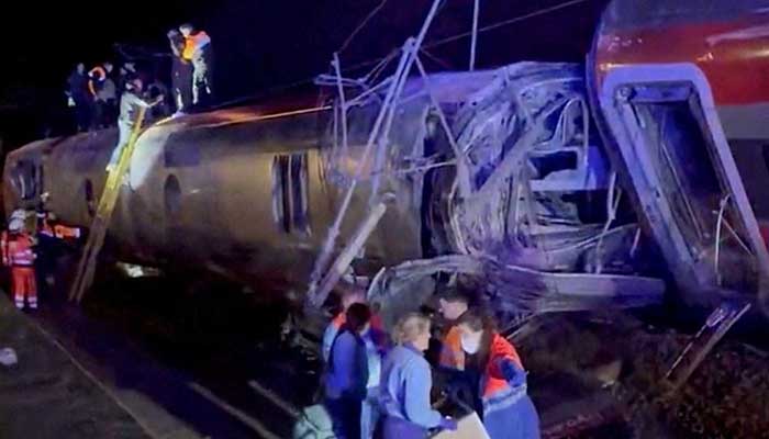 Seven Dead as Two High-Speed Trains Derail in Spain