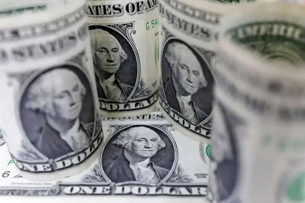 Dollar Slides as Global Oil Shock Forces Rate Hikes