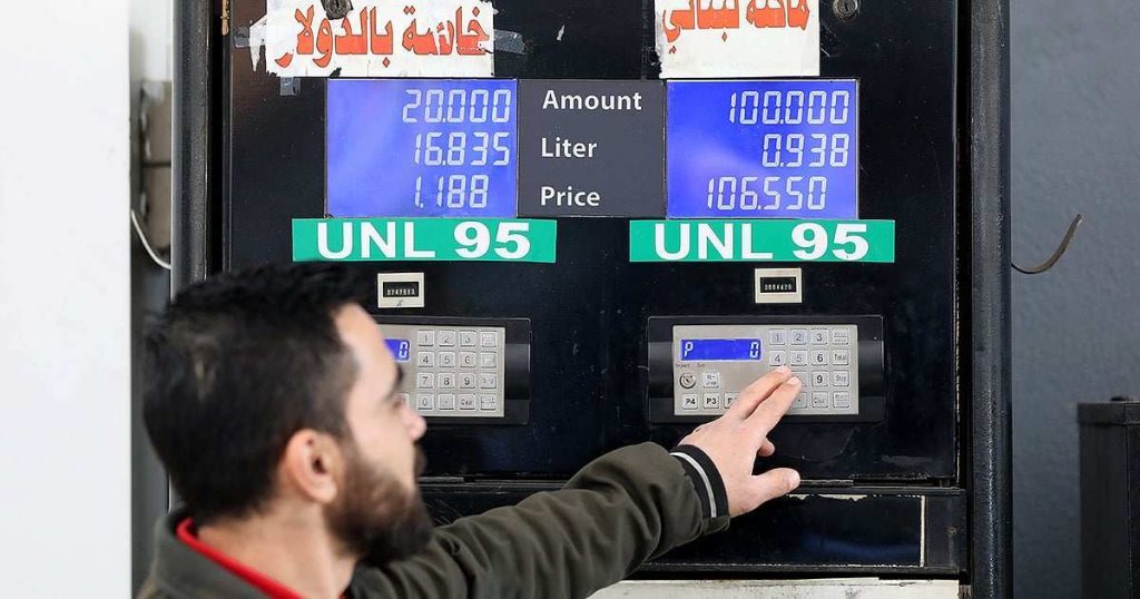 An infographic showing energy consumption with a warning symbol due to the global energy crisis.