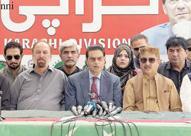 PTI leader blames economic decline, demand constitutional movement