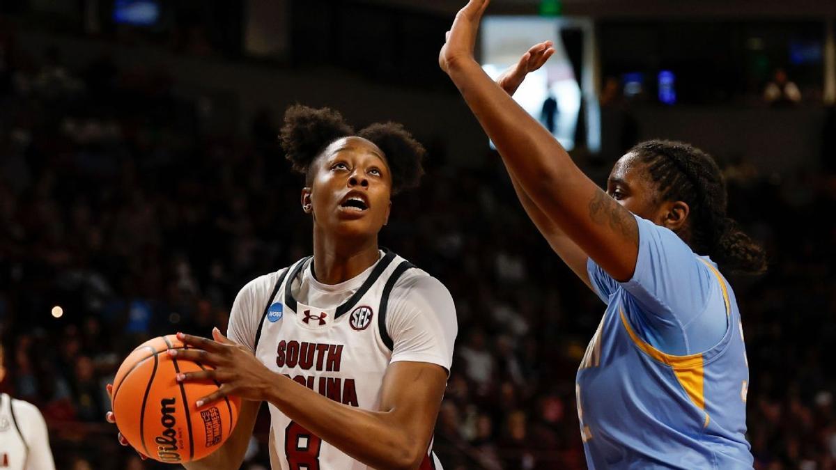Joyce Edwards Stars as South Carolina Dominates Southern
