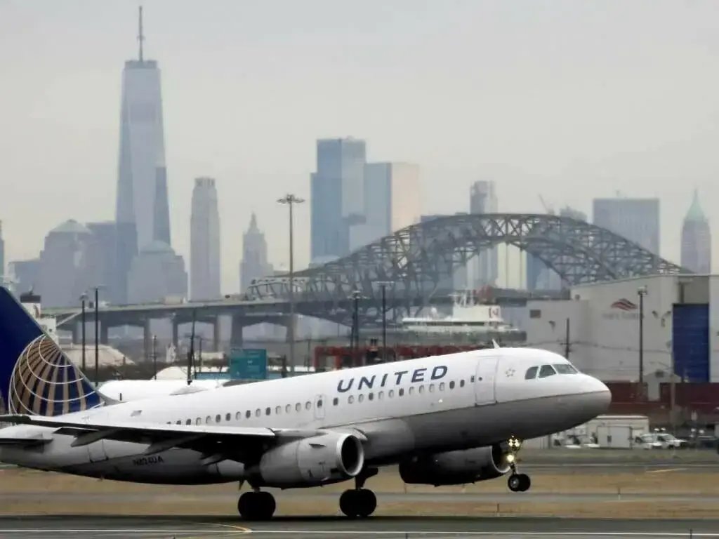 United Airlines Cuts Flights Over Rising Fuel Costs